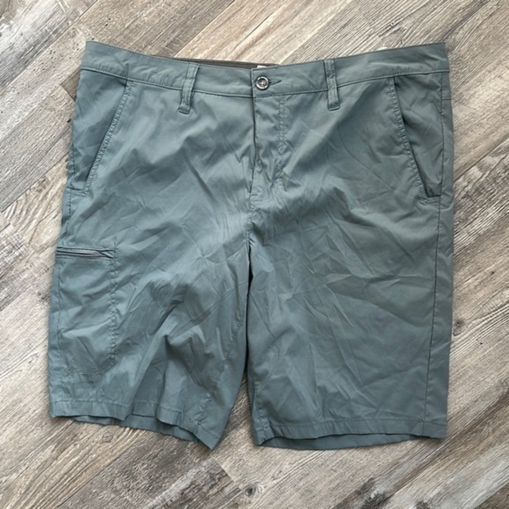Weatherproof shorts size 38 Straight fit Gray Shorts Mens
